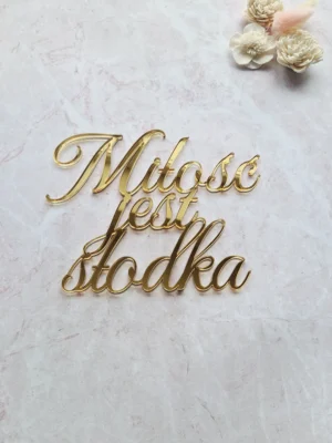 Napis "Miłość jest Słodka"